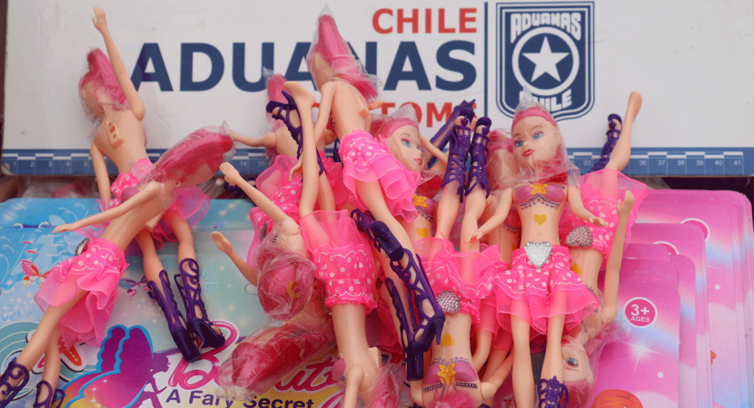 Personal de Aduanas logra incautar contenedor lleno de juguetes falsos