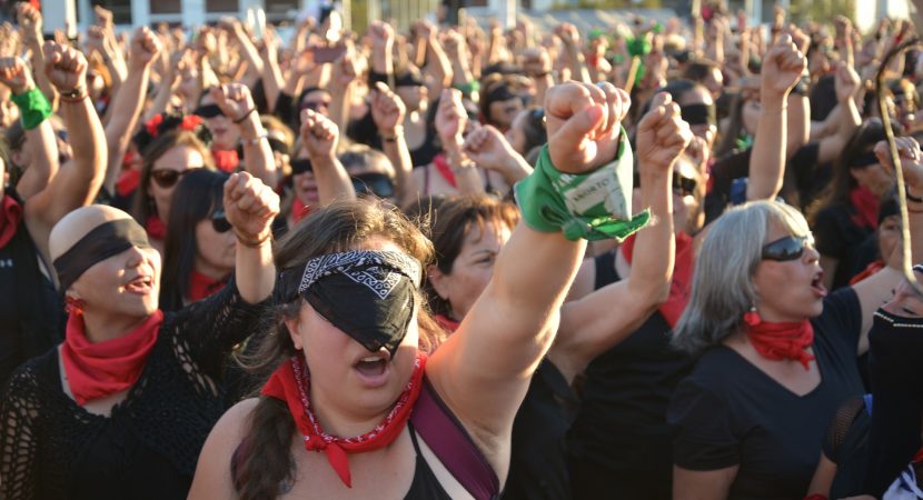 Miles de mujeres marcharon por el centro de la capital en nueva conmemoración del 8M