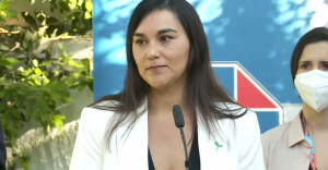 Iskia Siches deja la presidencia del Colmed y se suma a la campaña presidencial de Gabriel Boric