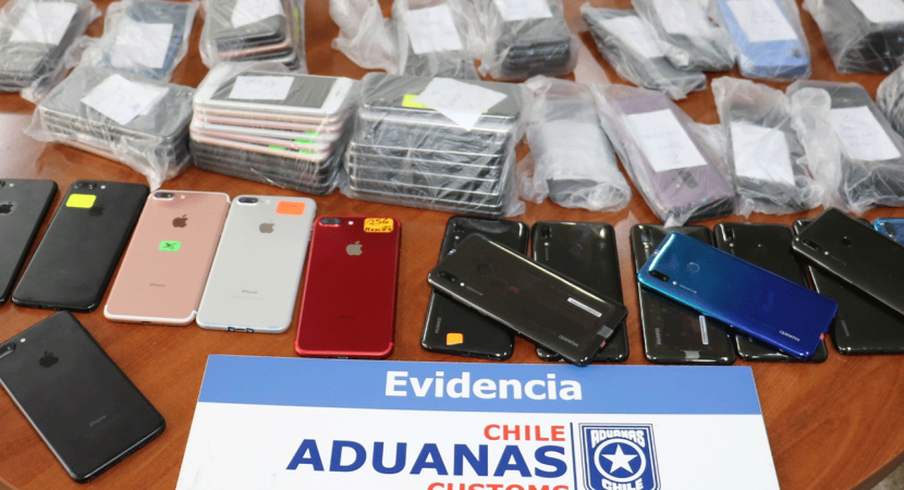 Personal de Aduana logra detectar 120 celulares de alto valor comercial que se encontraban al interior de un bus