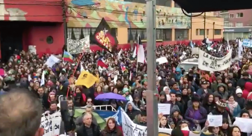 Profesores de todo el país marcharon en Valparaíso para exigir respuestas al petitorio enviado al Gobierno