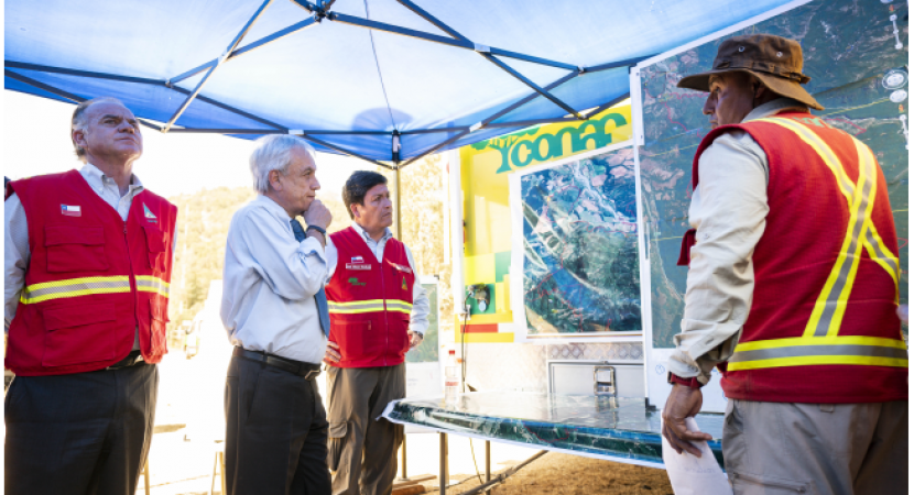 Presidente Sebastián Piñera visita zonas afectadas por incendios forestales en Región del Maule