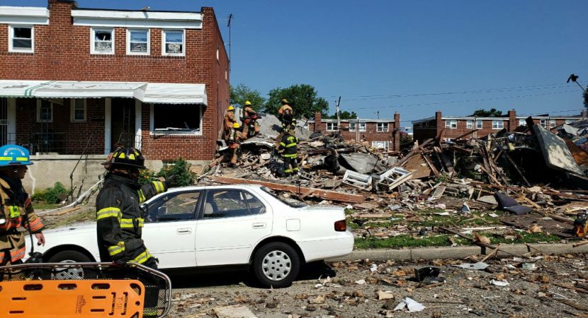 Explosión deja un fallecido y tres casas destruidas en Estados Unidos