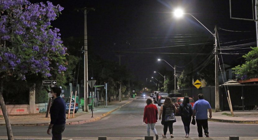 Instalarán 23.500 nuevas luces LED en la comuna de Santiago