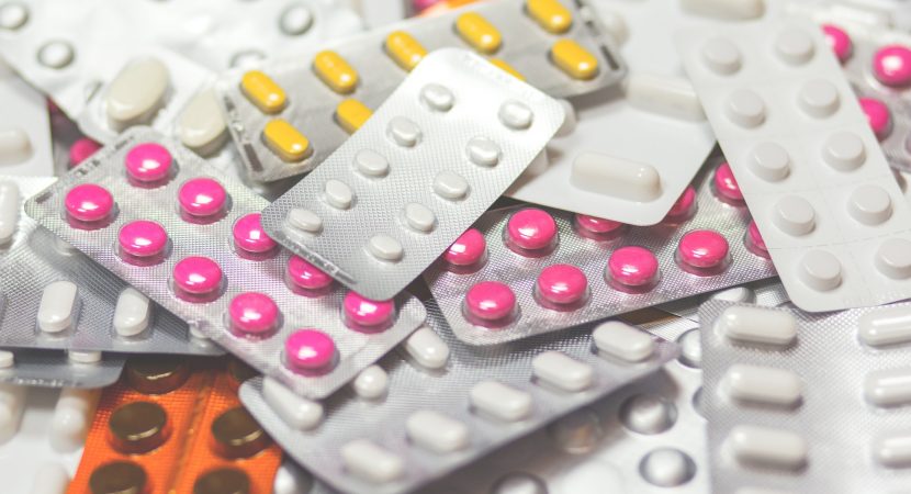 Farmacias Salcobrand y Cruz Verde deberán indemnizar a 53 mil clientes por colusión en precios de medicamentos
