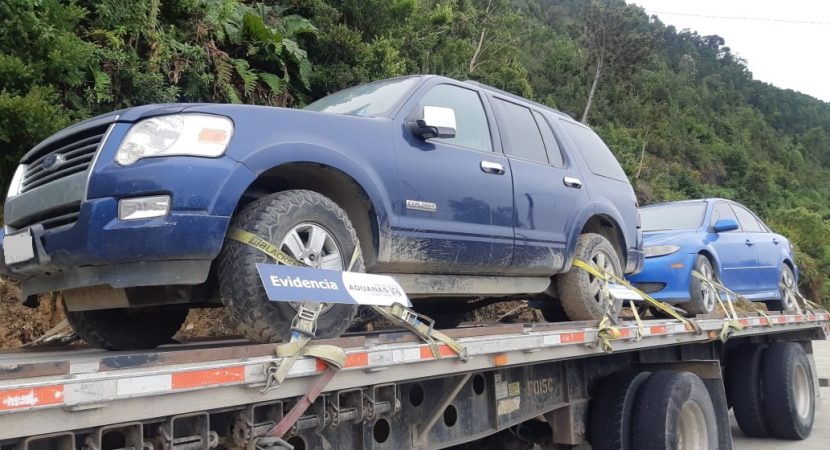 Aduana incauta tres automóviles que eran sacados ilegalmente desde Zona Franca