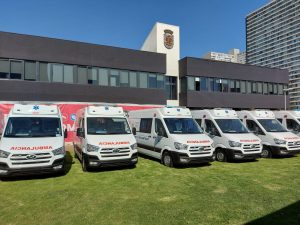 Gobierno Regional entrega 11 ambulancias al Servicio de Salud Metropolitano Central