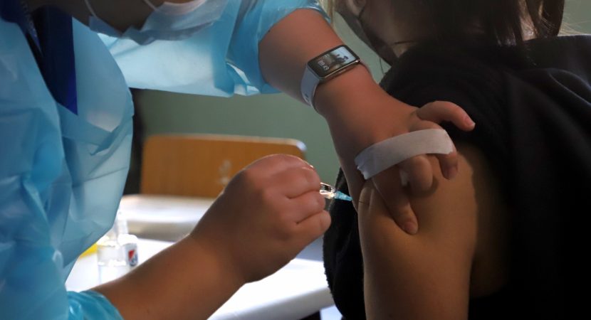 Municipalidad de Santiago inicia proceso de vacunación para estudiantes