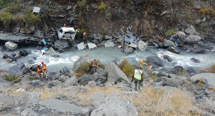 Hombre muere cuando su camión desbarrancó en ruta internacional de Los Andes