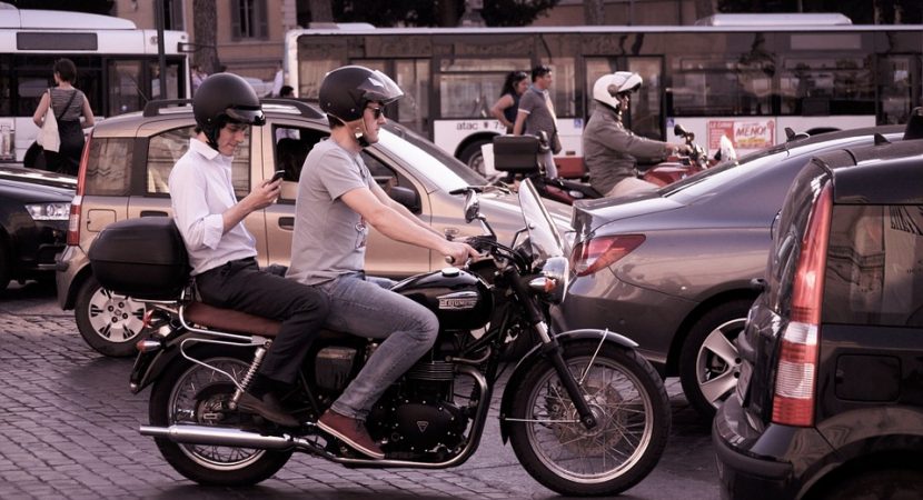 Experto recomienda prohibir acompañantes en motocicletas para evitar accidentes de tránsito