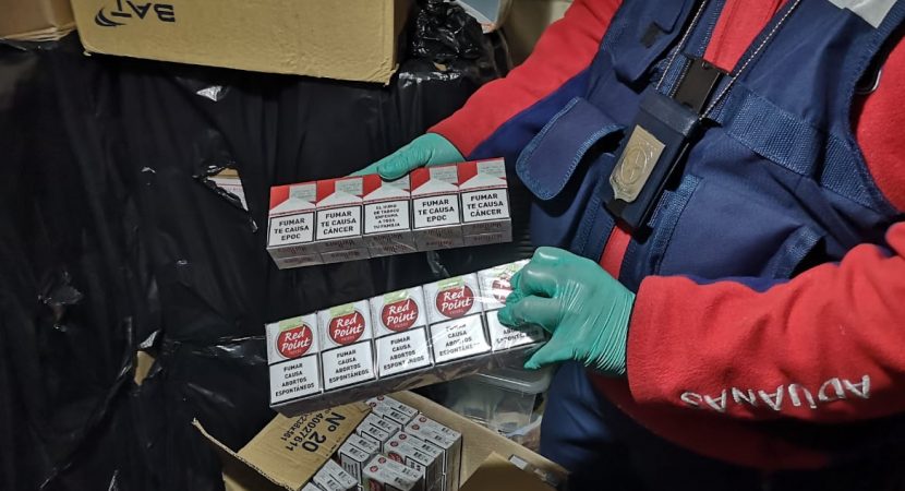 Incautan más de medios millón de cigarrillos de contrabando en casa de Punta Arenas