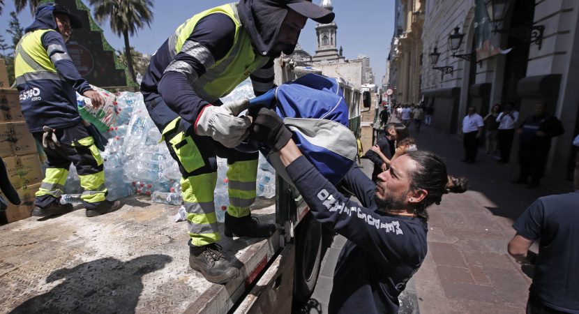 Santiago ayuda a vecinos y vecinas afectados por incendio en Viña del Mar