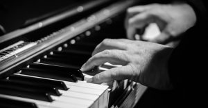 Pianista Svetlana Kotova ofrecerá repertorio del Romanticismo en el ciclo de conciertos de la UTEM