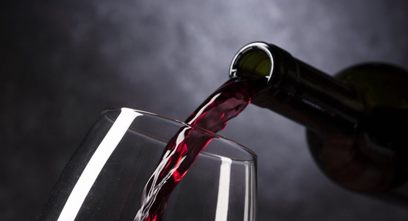 Investigadores refutan la creencia de que beber una copa de vino al día sea beneficioso para la salud