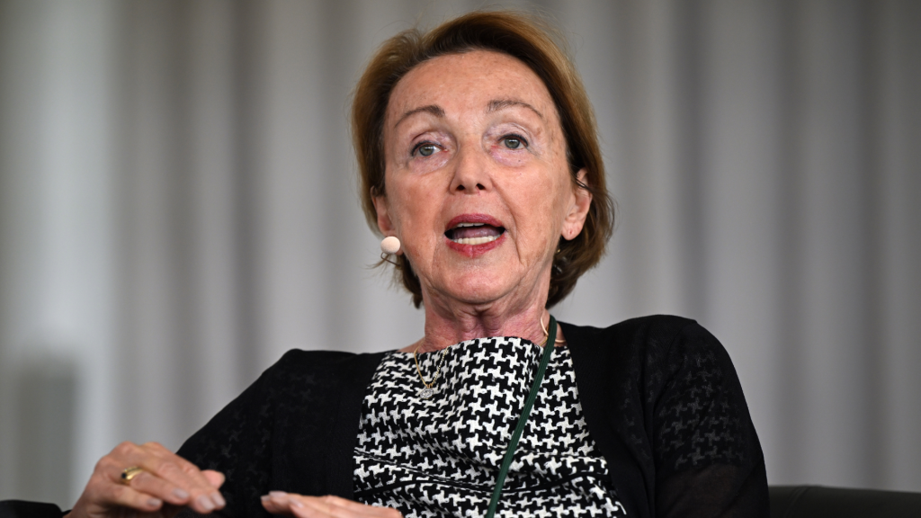 Eva Umlauf, sobreviviente del Holocausto y presidenta del Comité Internacional de Auschwitz, reclamó hoy en Berlín la defensa de la democracia en un acto conmemorativo de la liberación del campo de exterminio nazi. Foto: Federico Gambarini/dpa Crédito: Federico Gambarini/dpa