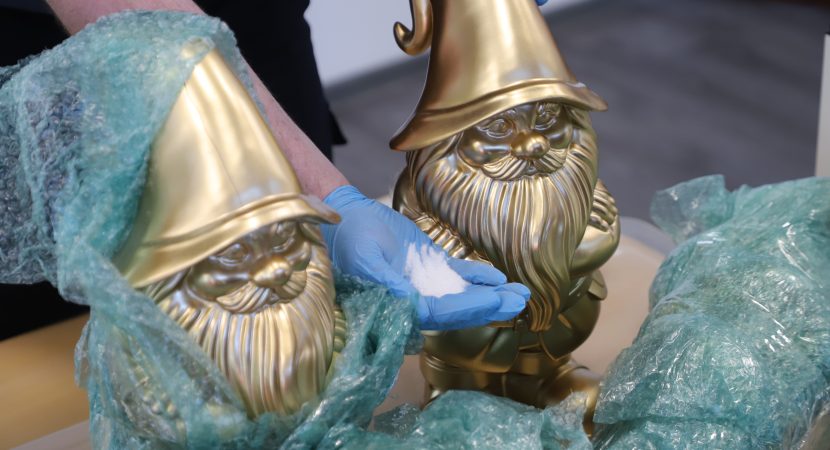 Autoridades alemanas hallan 25 kilos de ketamina en enanitos de jardín