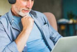 Aprender un segundo idioma después de los 50 años: Tips para que profesionales seniors den el salto sin miedo