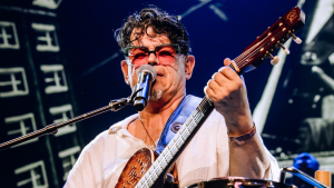 Joe Vasconcellos vuelve al Gran Arena Monticello con «Toque de éxitos, 50 años el comienzo»