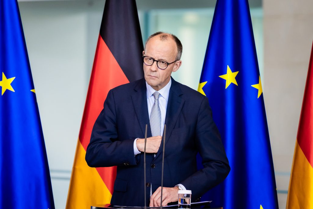 El canciller alemán, Friedrich Merz, en su declaración sobre los ataques de Israel y Estados Unidos contra Irán, hecha desde la Cancillería en Berlín. Foto: Christoph Soeder/dpa Crédito: Christoph Soeder/dpa