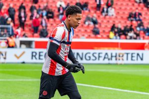 Leverkusen parte optimista y el Bayern con crisis en la portería