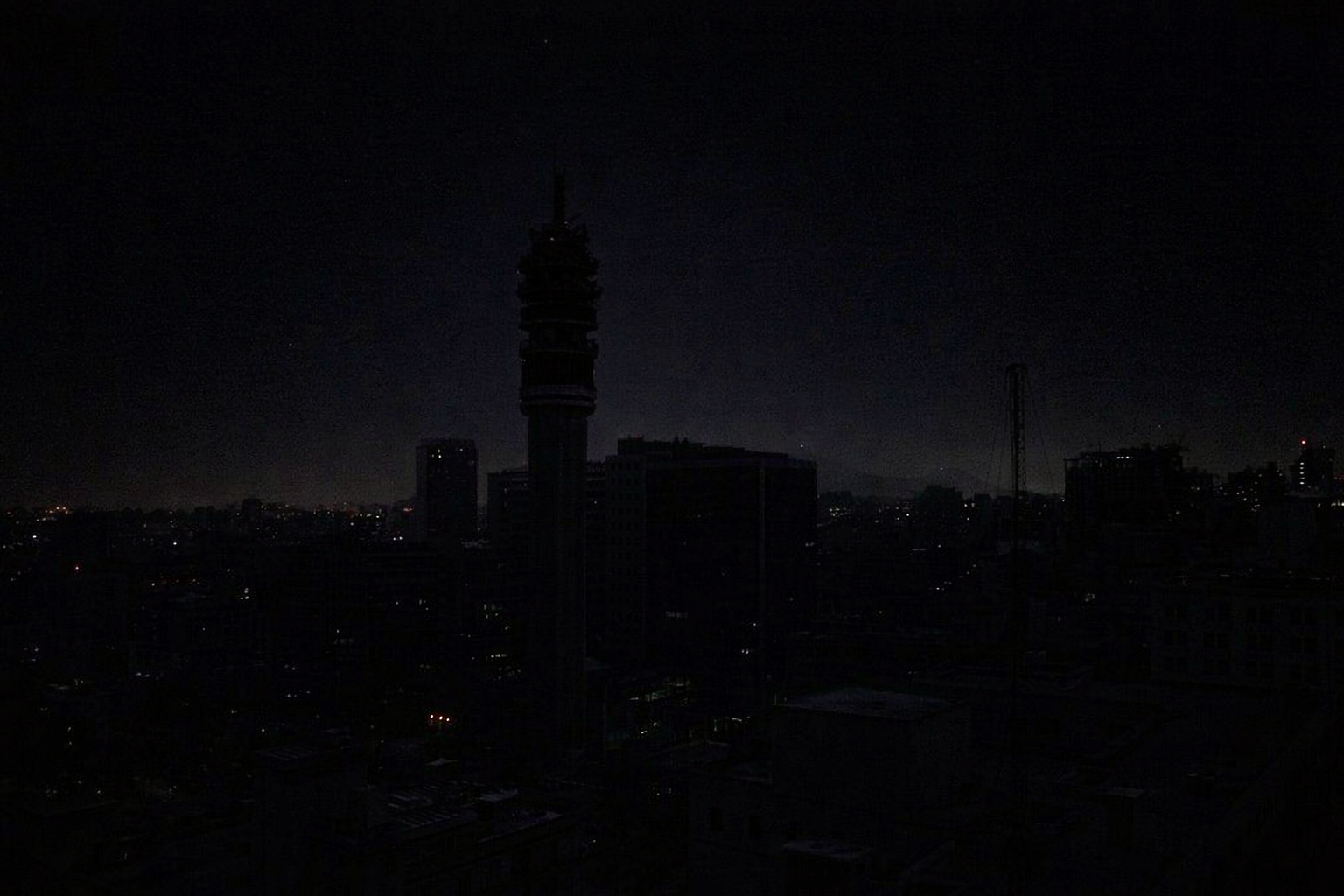 Que no te pille el apagón: Experto entrega claves para anticiparse ante cortes de luz o desastres naturales