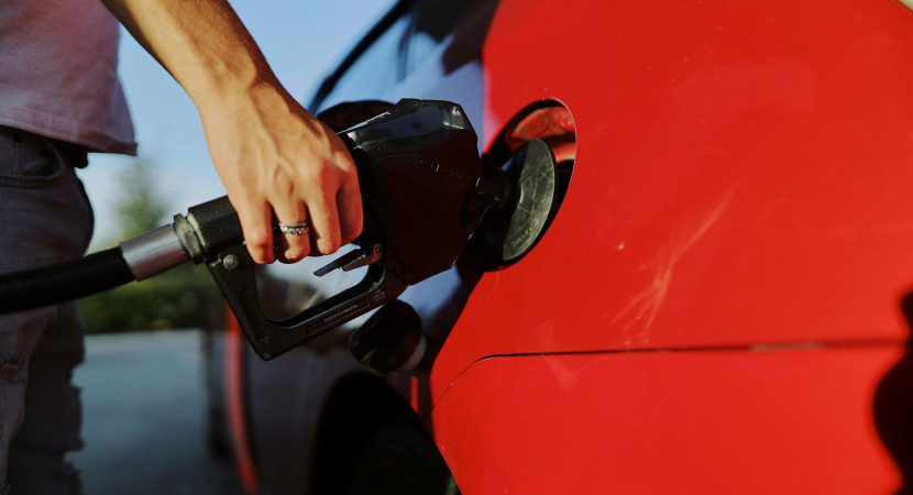 Alza de combustibles dispara el interés por autos de bajo consumo: las claves para entender el cambio