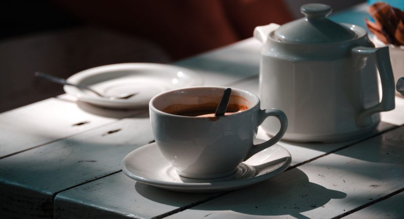 ¿Café o té? La ciencia revela cuál es la mejor bebida para combatir el frío