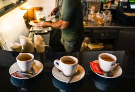 ¿Cuántas tazas de café se pueden tomar al día?: efectos del exceso de cafeína