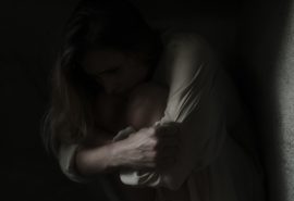 «Primavera gris»: la combinación biológica y social que eleva el riesgo de suicidio en Chile