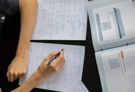 Resultados PISA 2025: Chile registra histórico desplome en Matemática y Lectura