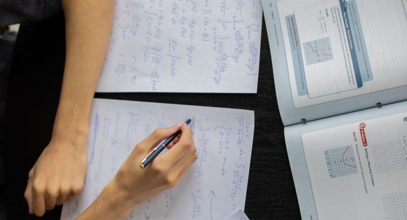 Resultados PISA 2025: Chile registra histórico desplome en Matemática y Lectura