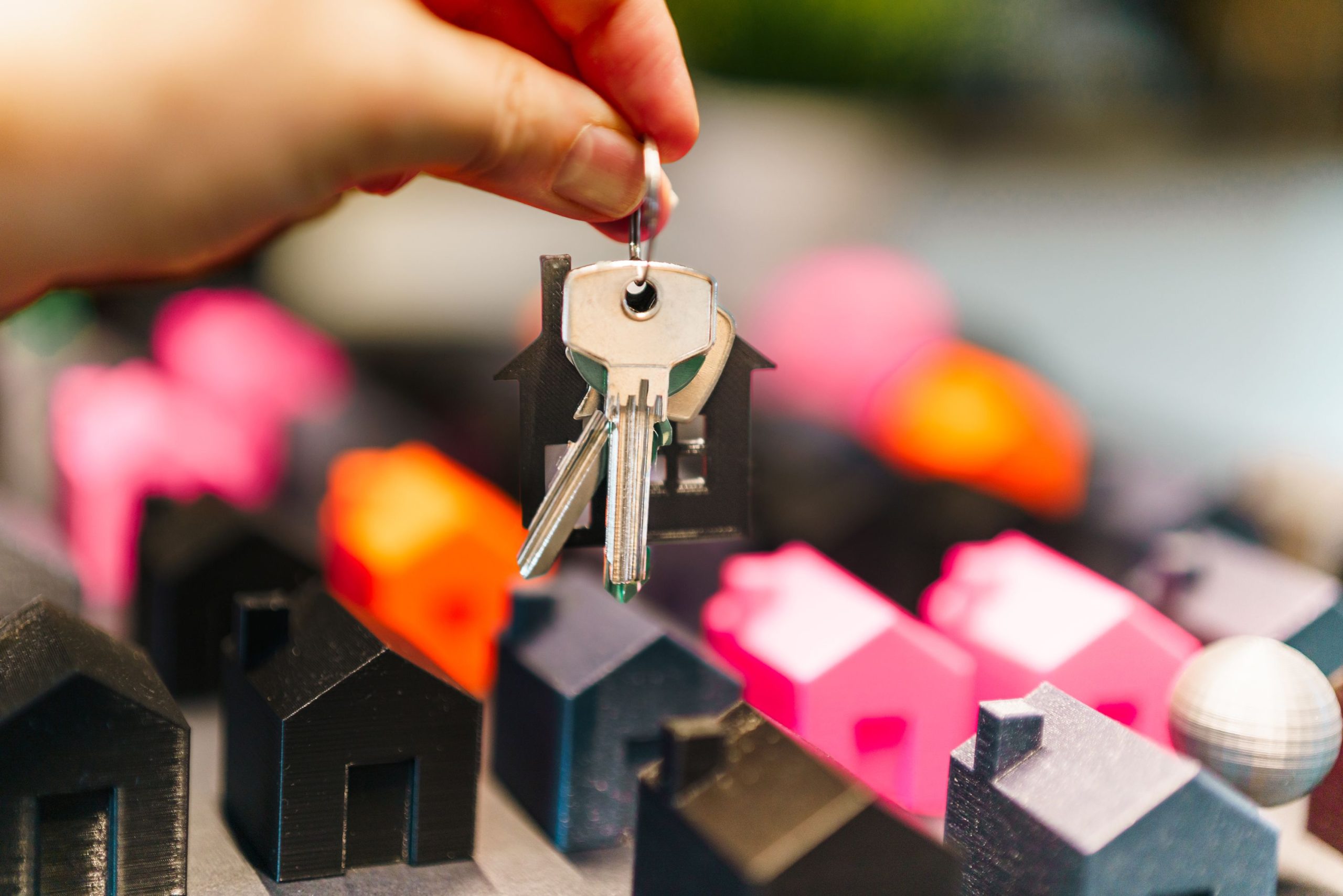 Precios de viviendas en Chile suben 299%: Salarios no logran equiparar el alza inmobiliaria